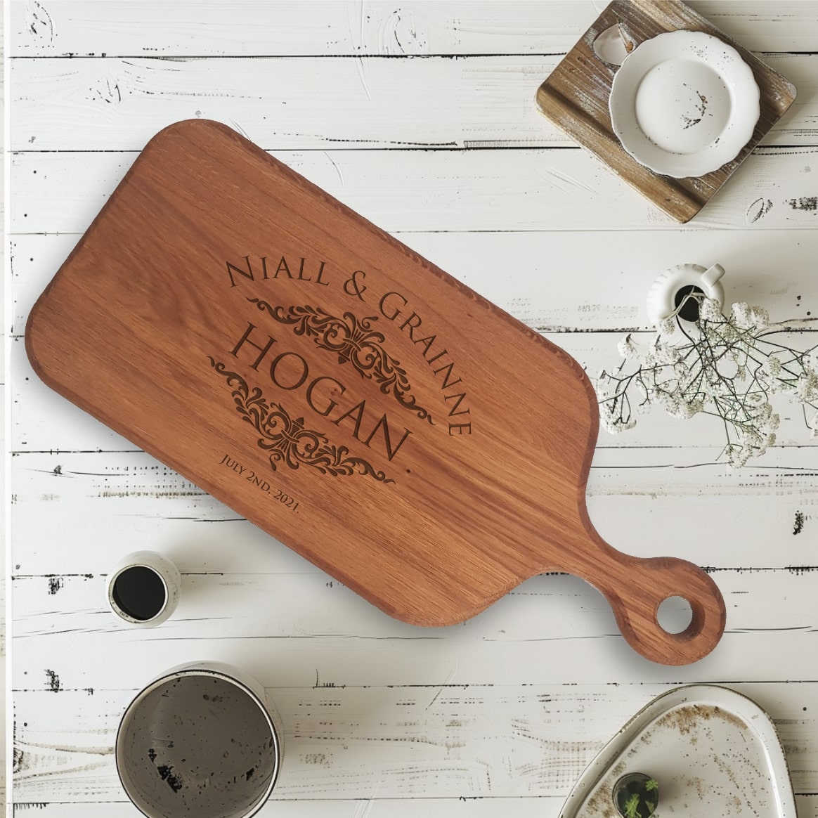 Large personalised oak cutting board engraved with custom text, featuring natural wood grain and smooth finish – ideal for kitchen use or as a unique gift.